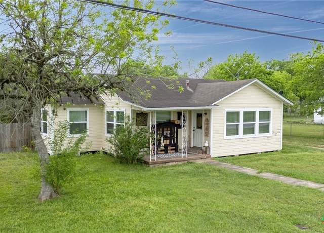 Property at 704 Maple, Yoakum, TX 77995, 2 beds, 1 bath