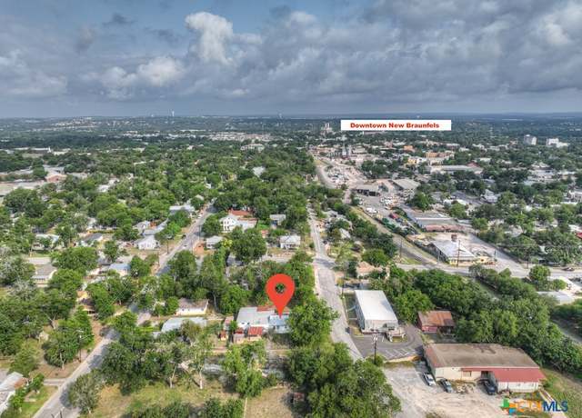 Property at 640 S Hill Ave, New Braunfels, TX 78130, 2 beds, 1 bath