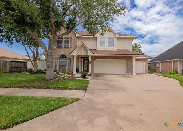 Property at 204 Edgewater, Victoria, TX 77904, 4 beds, 3.5 baths
