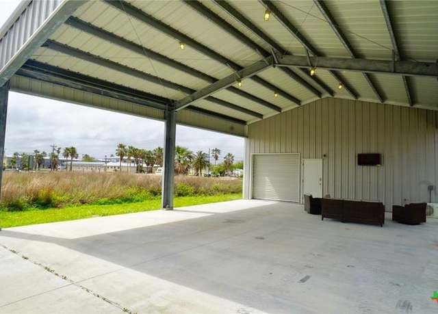 Property at 1206 W Commerce St, Port O'connor, TX 77982, 2 beds, 1 bath