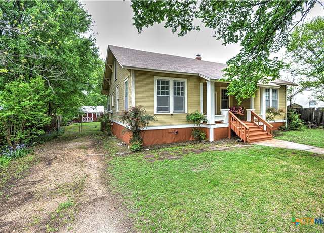 Property at 215 E 10th Ave, Belton, TX 76513, 3 beds, 1 bath