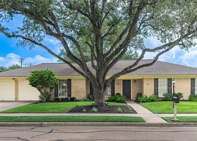Property at 401 Hampshire St, Victoria, TX 77904, 3 beds, 2 baths