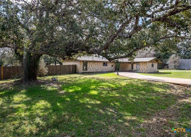 Property at 613 W Oak St, Goliad, TX 77963, 3 beds, 2 baths