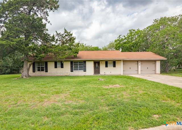 Property at 304 Blyth Rd, Victoria, TX 77904, 3 beds, 2 baths