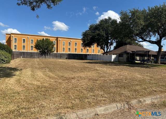 Property at 206 Masters Dr, Victoria, TX 77904