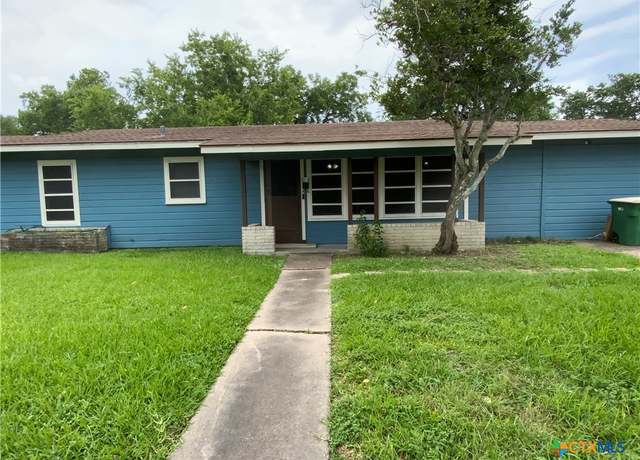 Property at 1705 E Poplar Ave, Victoria, TX 77901, 3 beds, 1 bath