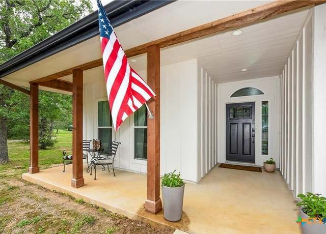 Property at 405 Woodlands Dr, Bastrop, TX 78602, 4 beds, 2 baths