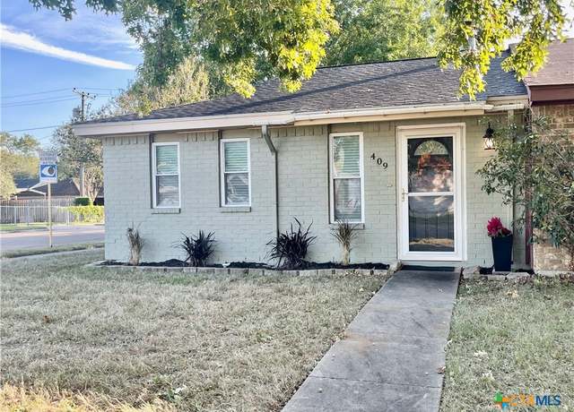 Property at 409 Versailles St, Victoria, TX 77904, 2 beds, 2 baths