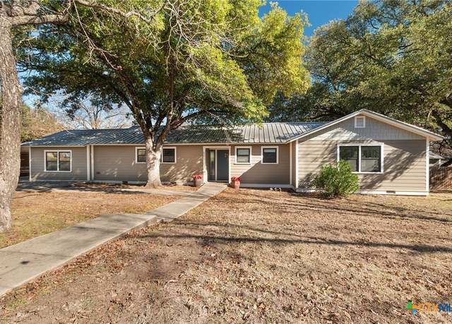 Property at 501 S Howe St, Lampasas, TX 76550, 3 beds, 1.5 baths