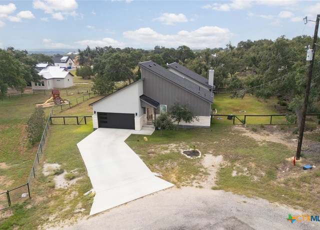 Property at 103 Hans Bell, Blanco, TX 78606, 2 beds, 2.5 baths