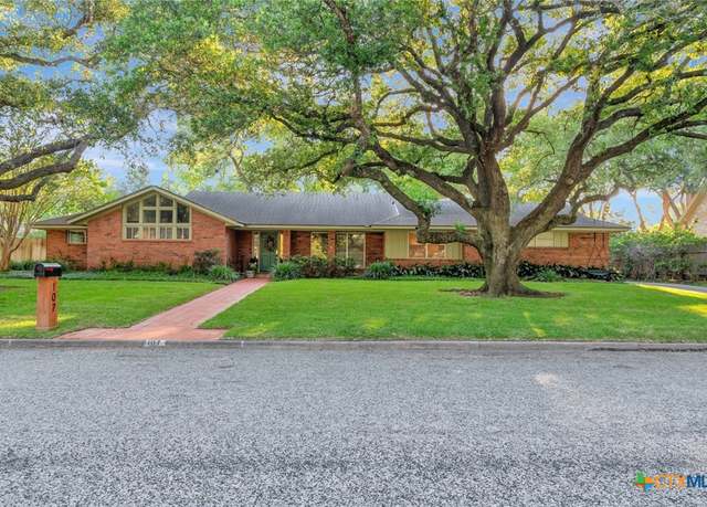 Property at 107 Spokane St, Victoria, TX 77904, 4 beds, 2 baths