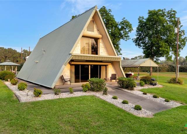 Property at 79 W Albrecht Rd, Victoria, TX 77905, 3 beds, 2 baths