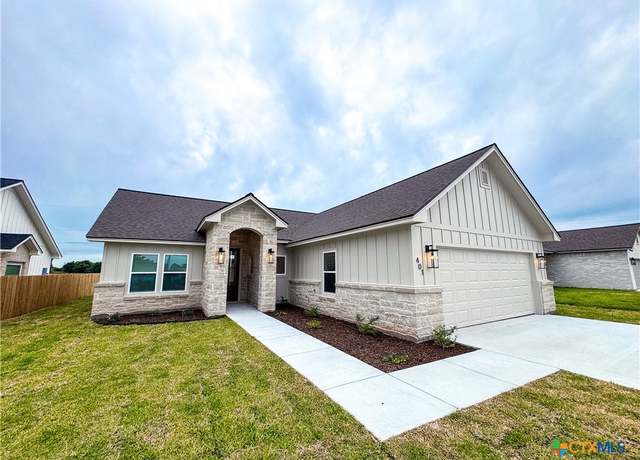 Property at 401 Turkey Ln, Victoria, TX 77905, 3 beds, 2 baths