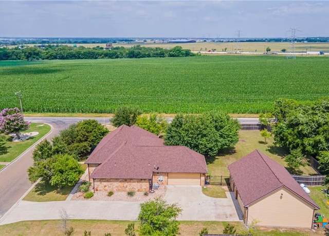 Property at 127 Hamer Dr, Salado, TX 76571, 3 beds, 2 baths