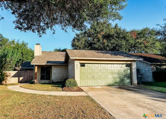 Property at 217 Londonderry Dr, Victoria, TX 77901, 3 beds, 2 baths