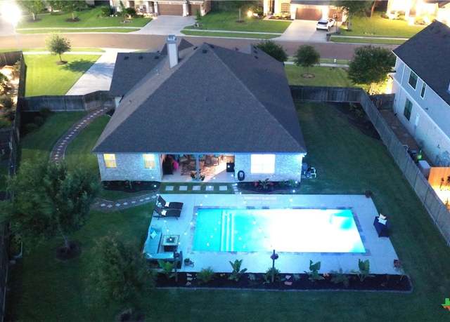Property at 107 Chisholm Trl, Victoria, TX 77904, 4 beds, 3 baths