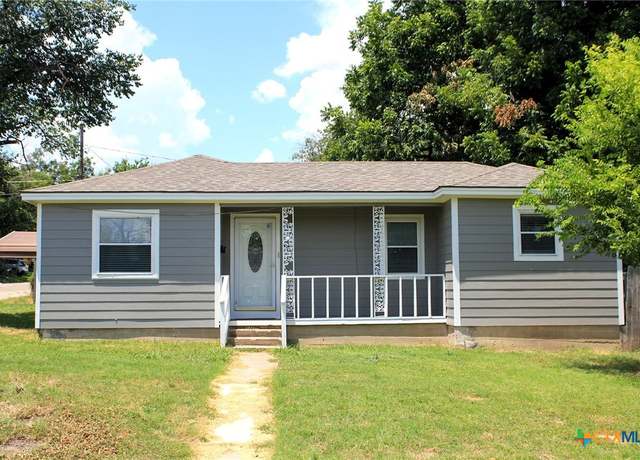 Property at 900 N 8th St, Temple, TX 76501, 3 beds, 2 baths
