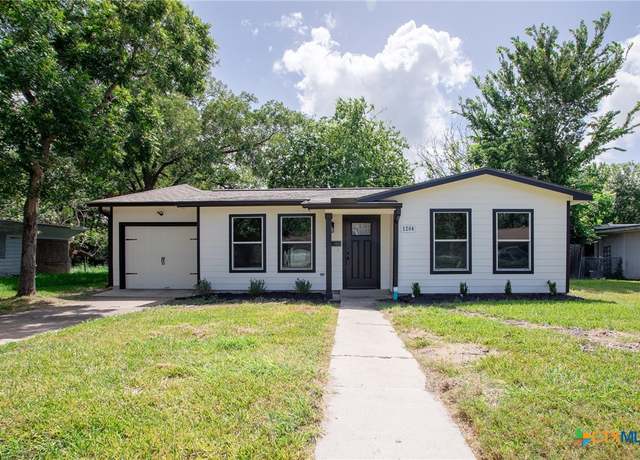 Property at 1204 Alcoa St, Victoria, TX 77901, 3 beds, 2 baths