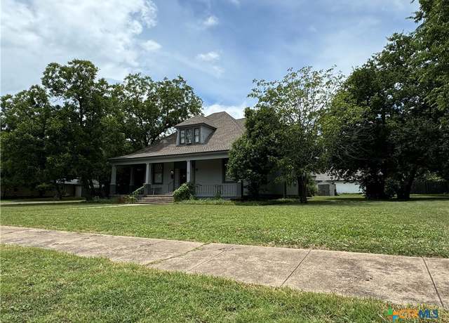 Property at 906 N Penelope St, Belton, TX 76513, 6 beds, 3 baths