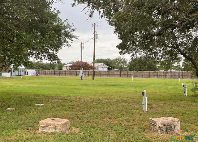 Property at 46 County Road 400, Yoakum, TX 77995, 2 beds, 2 baths