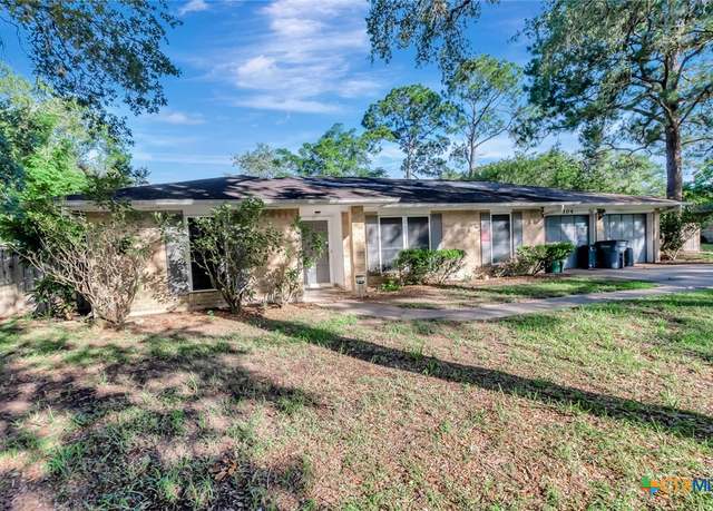 Property at 304 Simpson Rd, Victoria, TX 77904, 3 beds, 2 baths