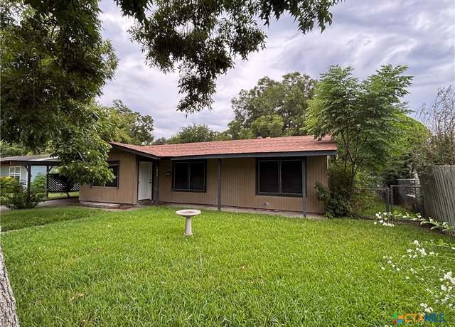 Property at 1902 E Locust Ave, Victoria, TX 77901, 4 beds, 2 baths