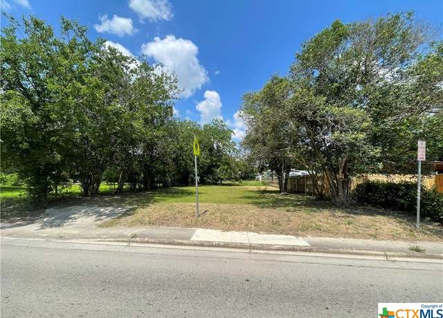 Property at 1006 N Guadalupe St, Seguin, TX 78155