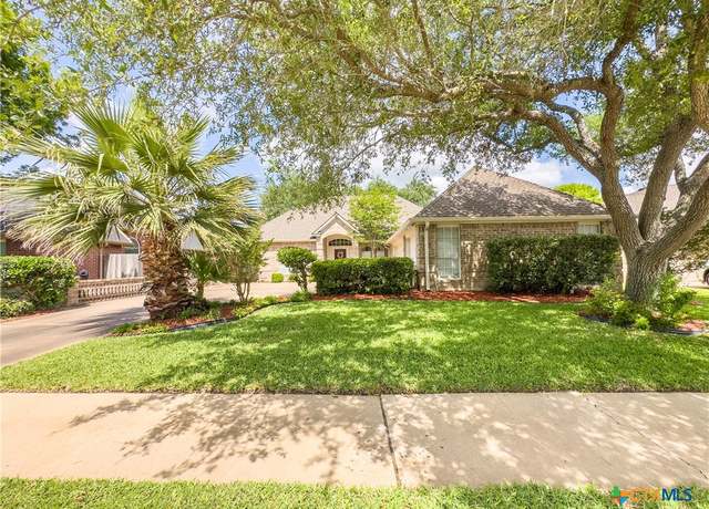 Property at 305 Westbrook Dr, Victoria, TX 77904, 4 beds, 3 baths