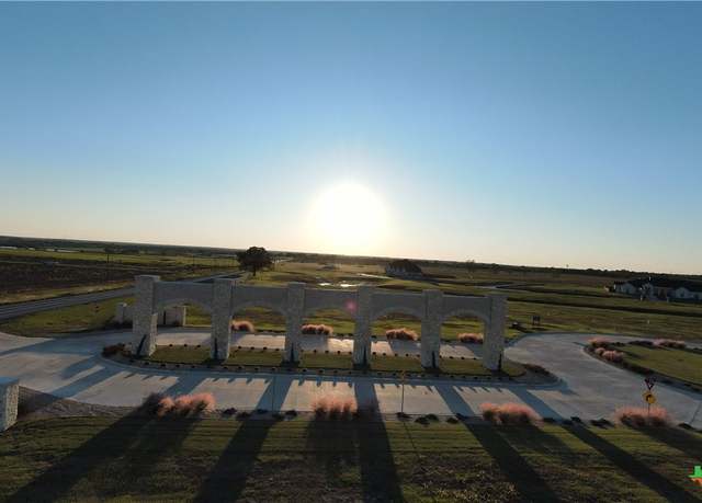 Property at 140 Yellow Rose St, Lorena, TX 76655