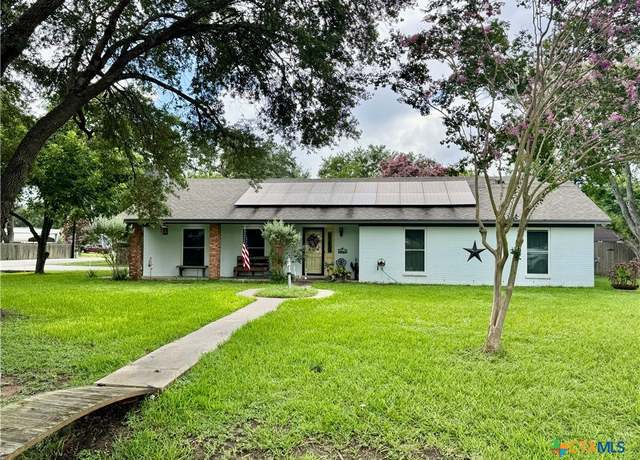 Property at 901 Broadmoor St, Victoria, TX 77904, 3 beds, 2 baths