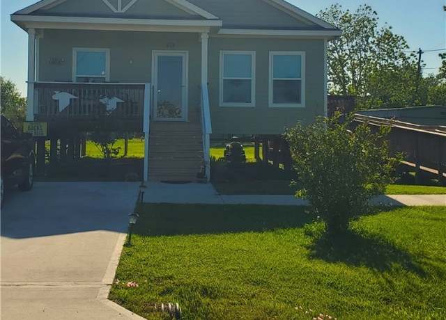 Property at 501 S 13th St, Seadrift, TX 77983, 2 beds, 2 baths