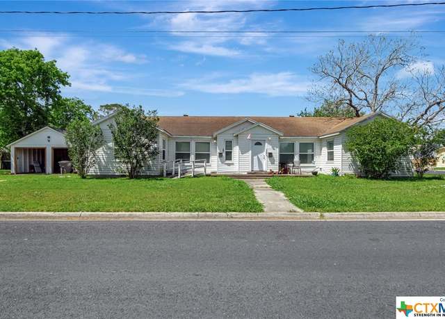 Property at 1005 Macarthur St, Victoria, TX 77901, 2 beds, 2 baths
