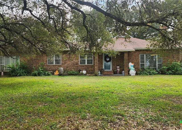 Property at 347 Giles Rd, Yoakum, TX 77995, 4 beds, 3 baths