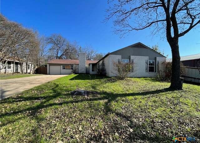 Property at 110 N 26th St, Gatesville, TX 76528, 4 beds, 2 baths