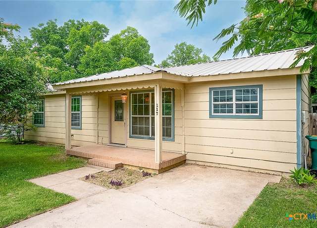 Property at 117 N 28th St, Gatesville, TX 76528, 4 beds, 2 baths