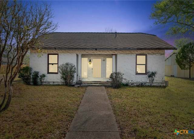 Property at 809 S Pecan Ave, Luling, TX 78648, 3 beds, 2 baths