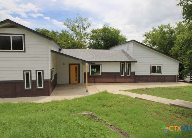 Property at 203 N Spring St, Lampasas, TX 76550, 4 beds, 3 baths