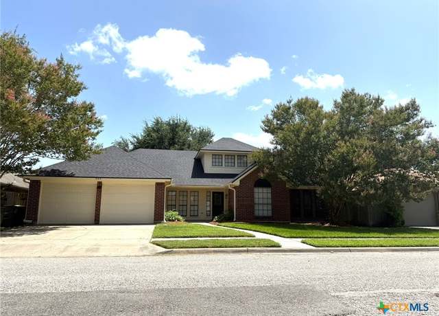 Property at 305 Cherrystone Cir, Victoria, TX 77904, 3 beds, 2 baths