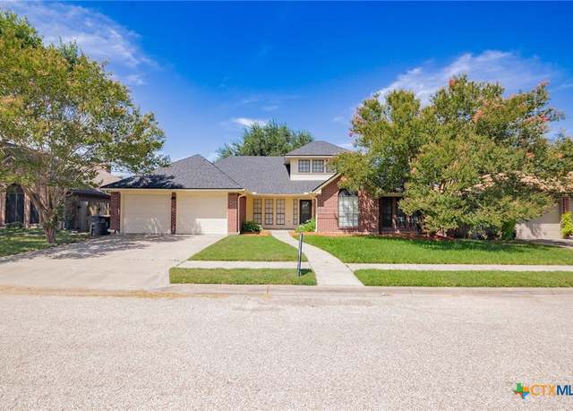 Property at 305 Cherrystone Cir, Victoria, TX 77904, 3 beds, 2 baths