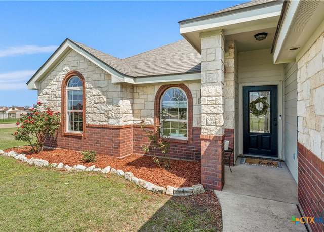 Property at 2001 Sun Cir, Rogers, TX 76569, 3 beds, 2 baths