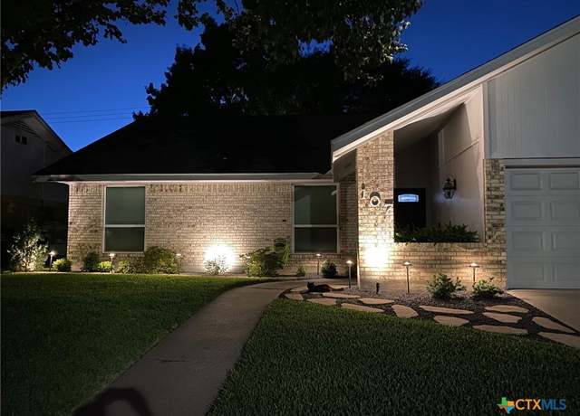 Property at 107 Savannah, Victoria, TX 77904, 4 beds, 2 baths