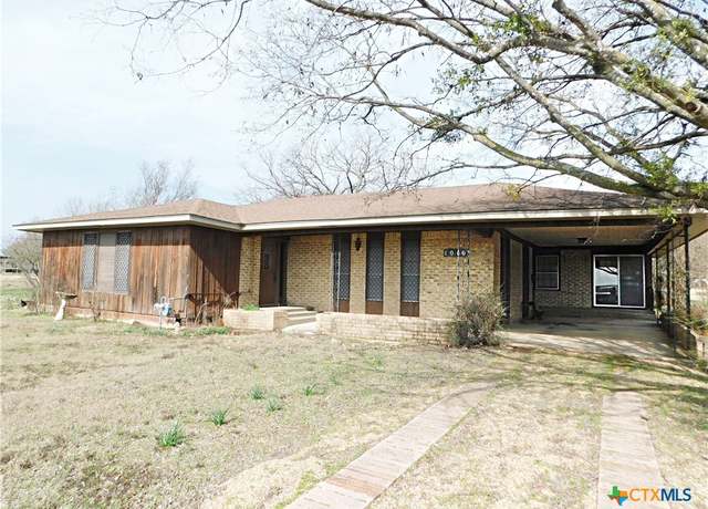 Property at 1010 W Mesquite Ave, Rogers, TX 76569, 2 beds, 2 baths