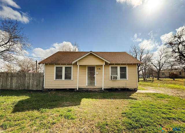 Property at 2603 Lone Tree Rd, Victoria, TX 77901, 2 beds, 1 bath