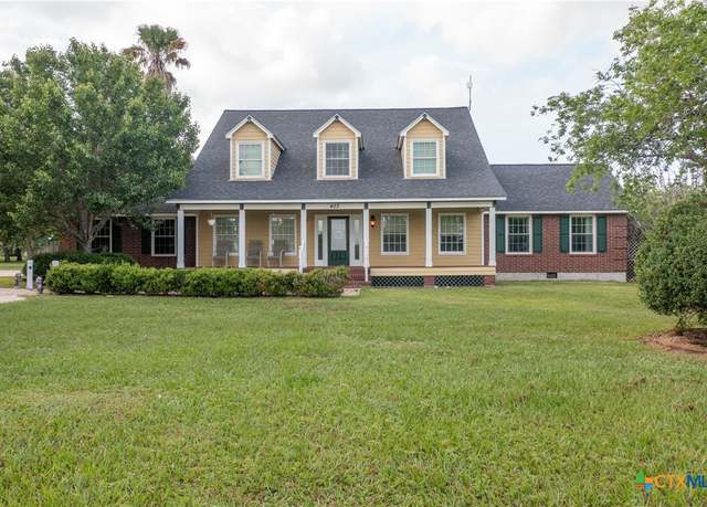 Property at 403 Oakside, Victoria, TX 77905, 5 beds, 3.5 baths
