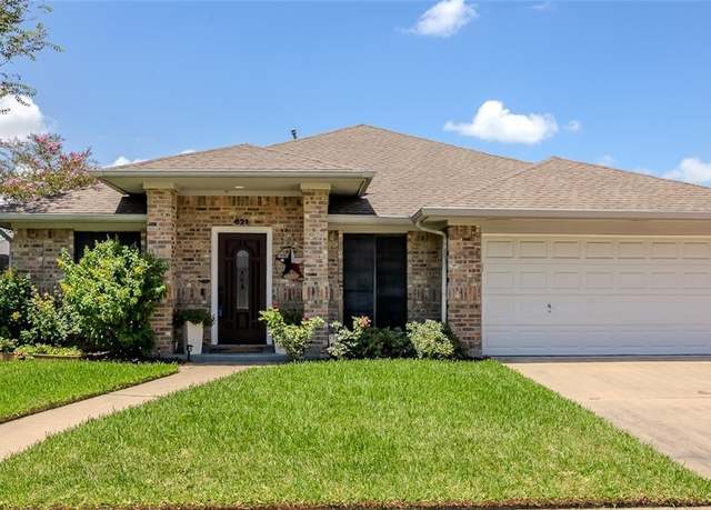 Property at 621 Brocton St, Victoria, TX 77904, 4 beds, 2 baths