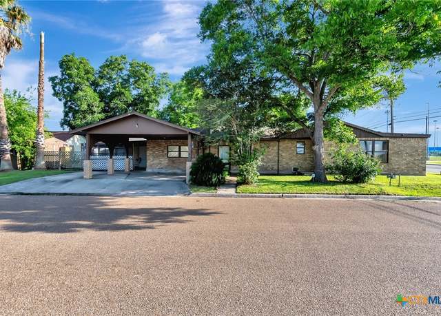 Property at 116 N Ben Wilson St, Victoria, TX 77901, 3 beds, 2 baths