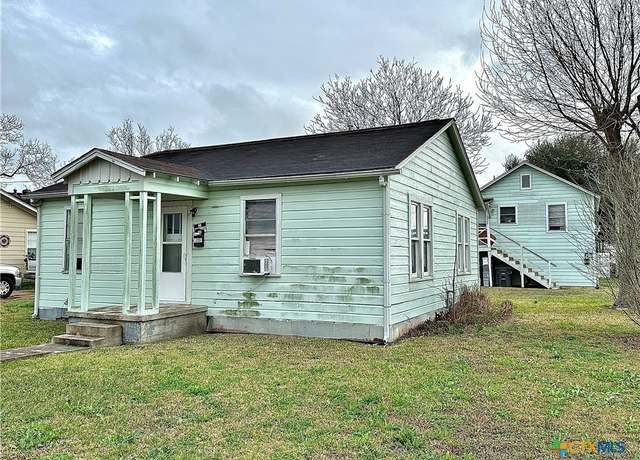 Property at 1201 Ash St, Victoria, TX 77901, 3 beds, 2 baths