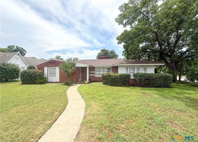Property at 1307 N Main St, Victoria, TX 77901, 3 beds, 2 baths