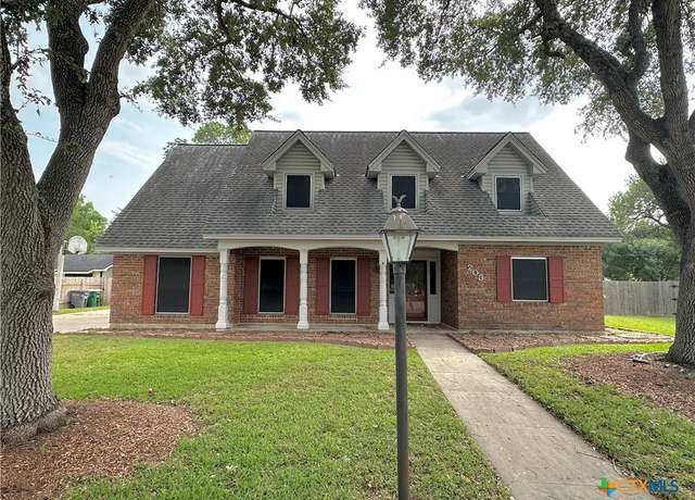 Property at 203 Hampshire St, Victoria, TX 77904, 4 beds, 2.5 baths