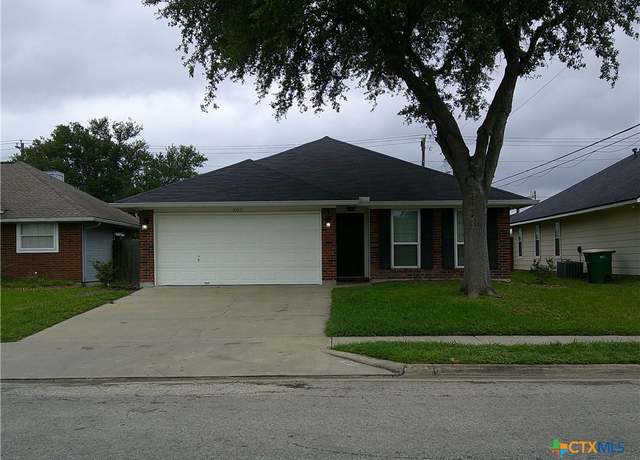 Property at 305 Stone Gate Dr, Victoria, TX 77904, 3 beds, 2 baths